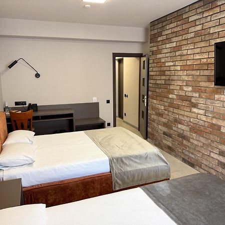 Komilfo Hotel Кишинів Екстер'єр фото