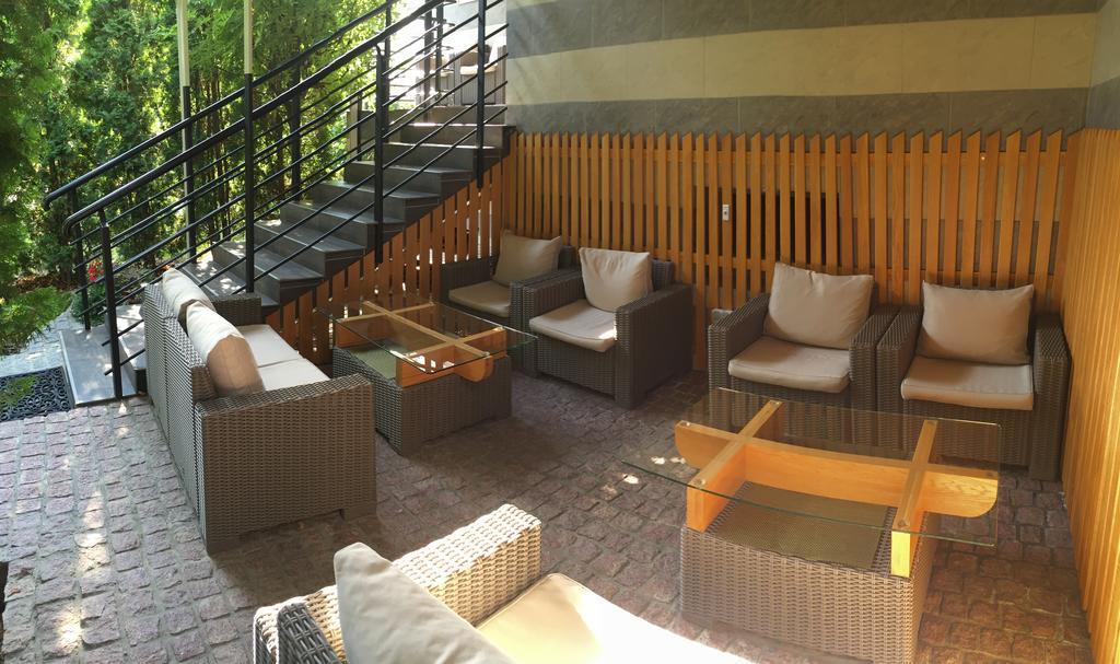 Komilfo Hotel Кишинів Екстер'єр фото